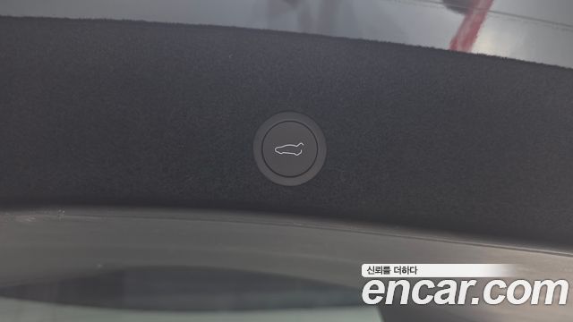 Tesla Model Y 2025 — photo 32