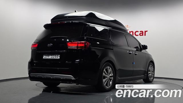 Kia Canival 2017 — photo 2