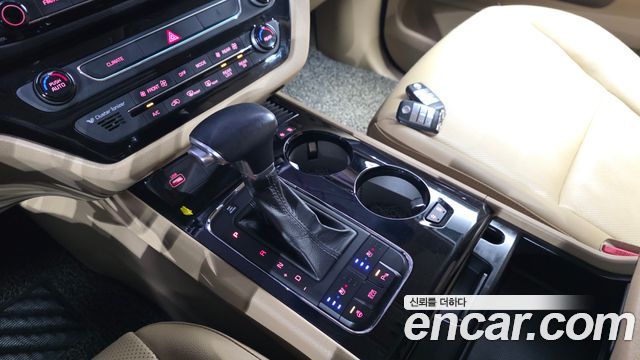 Kia Canival 2017 — photo 12