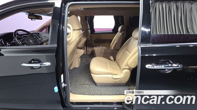 Kia Canival 2017 — photo 17