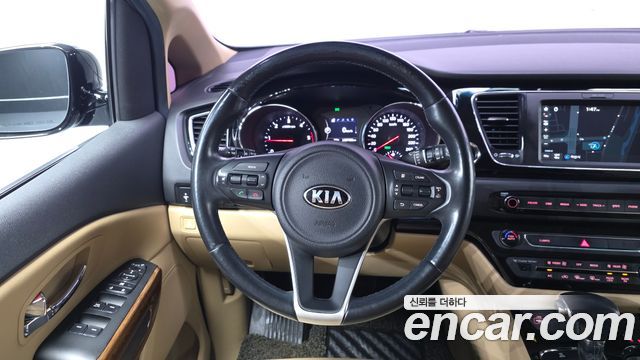 Kia Canival 2017 — photo 20