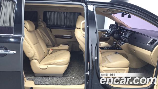 Kia Canival 2017 — photo 16
