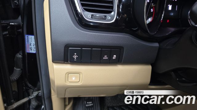 Kia Canival 2017 — photo 30