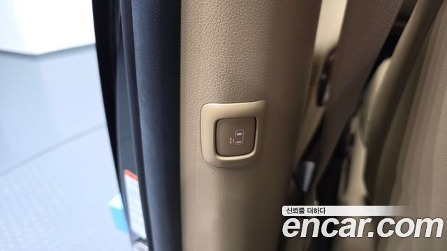Kia Canival 2017 — photo 31