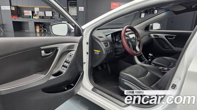 Hyundai AVANTE 2015 — photo 10