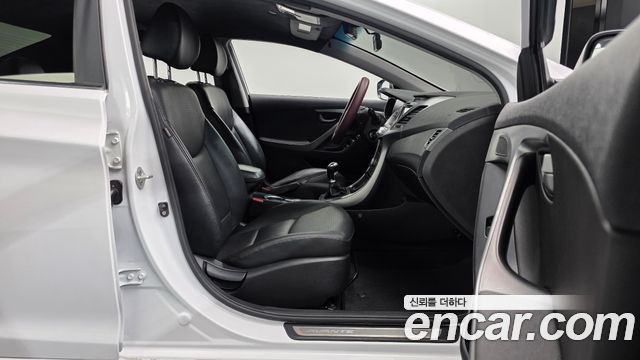 Hyundai AVANTE 2015 — photo 11