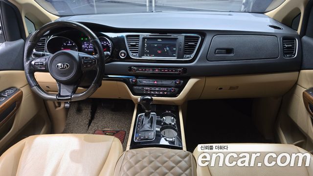 Kia Canival 2015 — photo 7