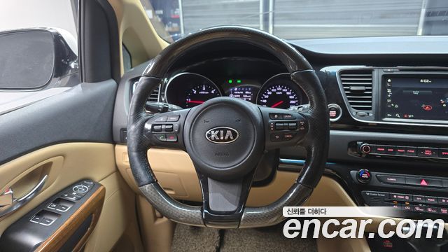 Kia Canival 2015 — photo 13