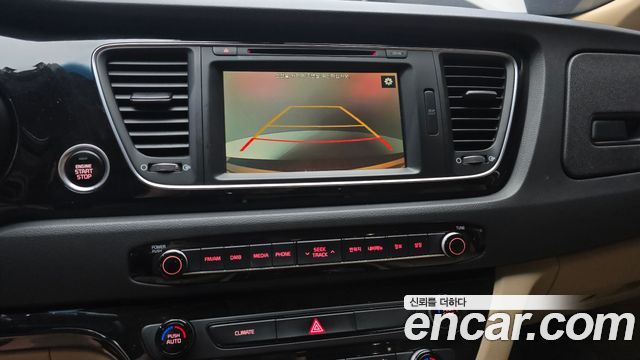 Kia Canival 2015 — photo 15