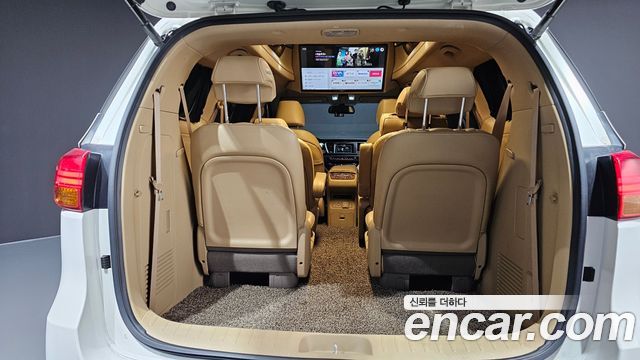 Kia Canival 2015 — photo 18