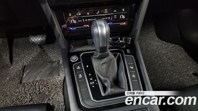 Volkswagen Passat 2022 — photo 12