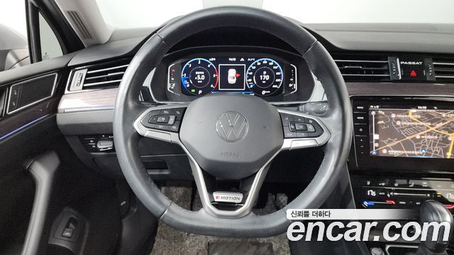 Volkswagen Passat 2022 — photo 18