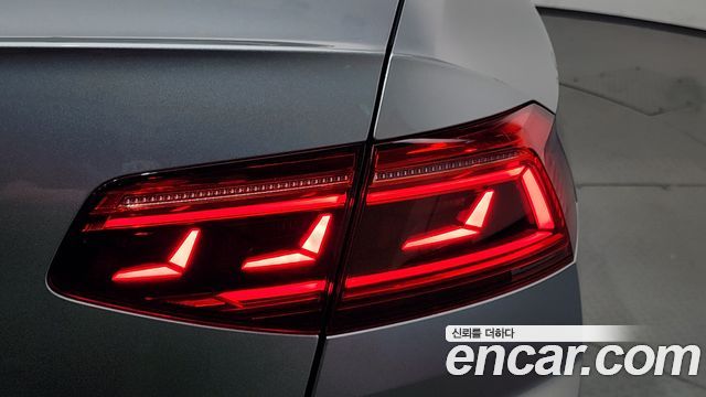 Volkswagen Passat 2022 — photo 9