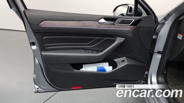 Volkswagen Passat 2022 — photo 14