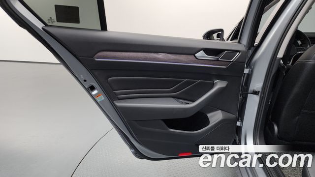 Volkswagen Passat 2022 — photo 15