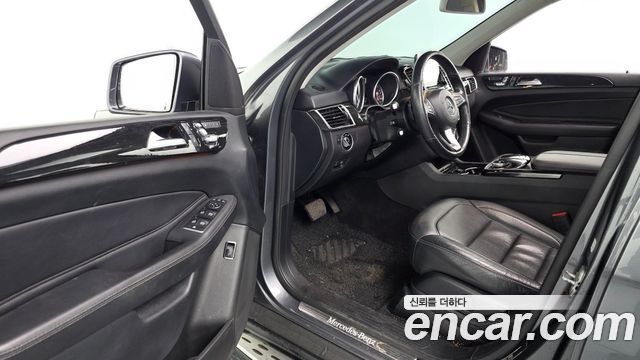 Mercedes-Benz GLE-Class 2017 — photo 10