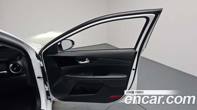 Kia K3 2022 — photo 14