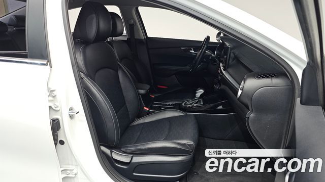 Kia K3 2022 — photo 16