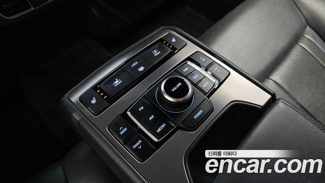 Hyundai Genesis 2016 — photo 18