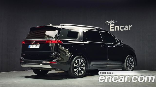 Kia Canival 2023 — photo 2