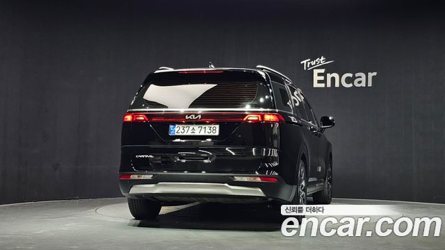 Kia Canival 2023 — photo 4