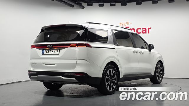 Kia Canival 2022 — photo 2