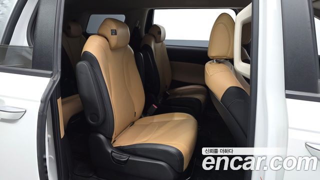 Kia Canival 2022 — photo 11