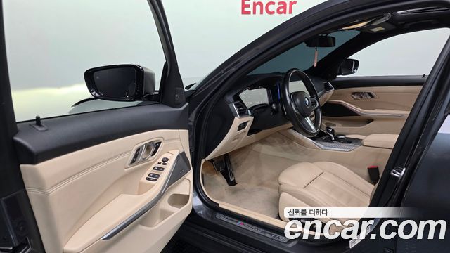 BMW 3-Series 2020 — photo 13