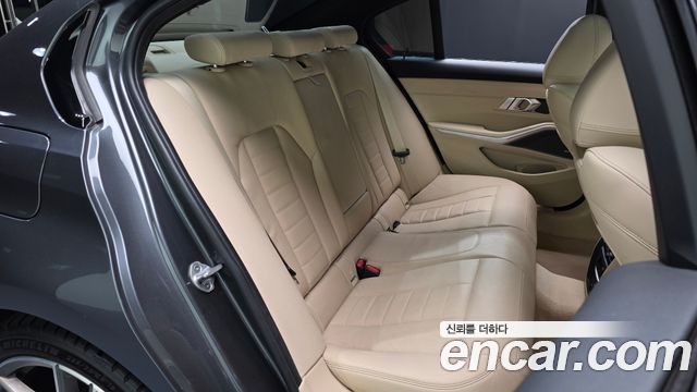BMW 3-Series 2020 — photo 17