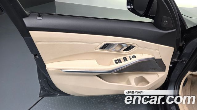 BMW 3-Series 2020 — photo 14