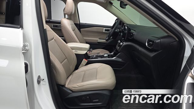 Ford Explorer 2021 — photo 11
