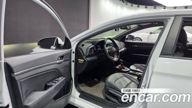 Hyundai AVANTE 2019 — photo 13
