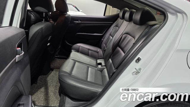 Hyundai AVANTE 2019 — photo 17