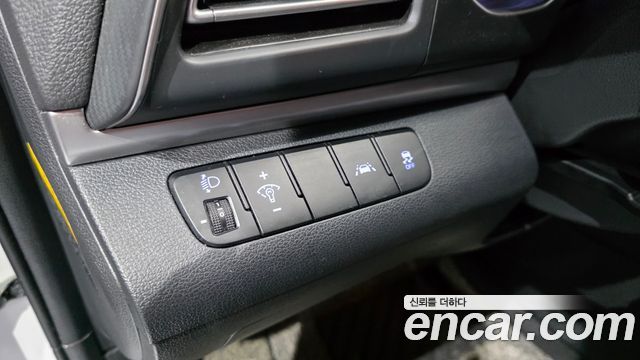 Hyundai AVANTE 2019 — photo 18