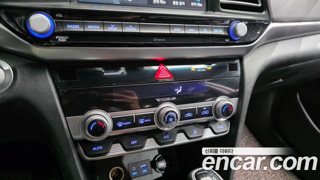 Hyundai AVANTE 2019 — photo 24