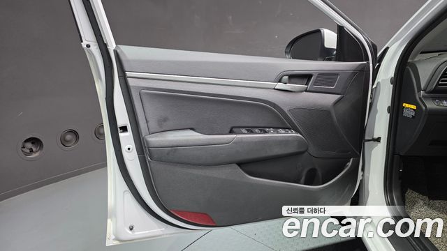 Hyundai AVANTE 2019 — photo 14
