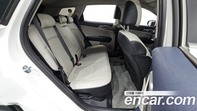 Kia Sportage 2023 — photo 17