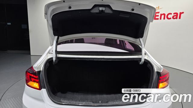 Hyundai AVANTE 2020 — photo 30