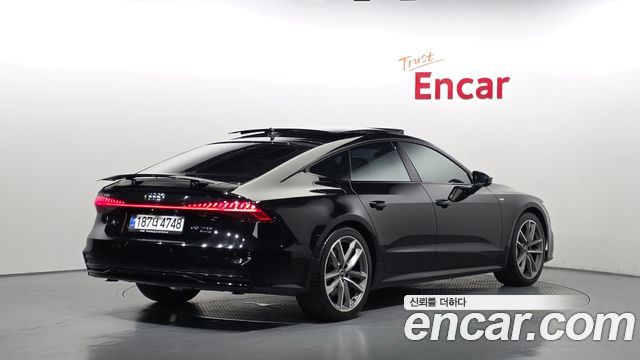 Audi A7 2022 — photo 2