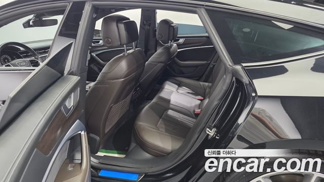 Audi A7 2022 — photo 17