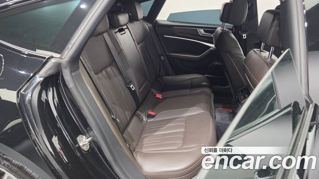 Audi A7 2022 — photo 18