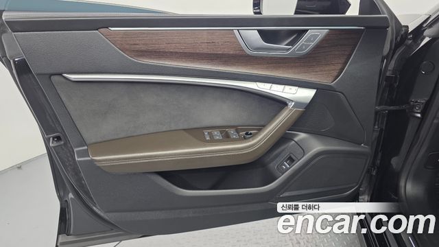 Audi A7 2022 — photo 14