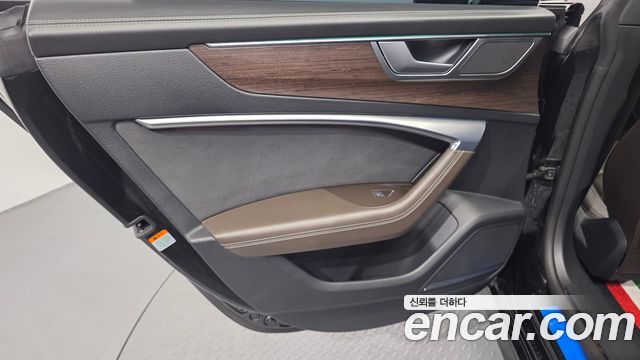 Audi A7 2022 — photo 15