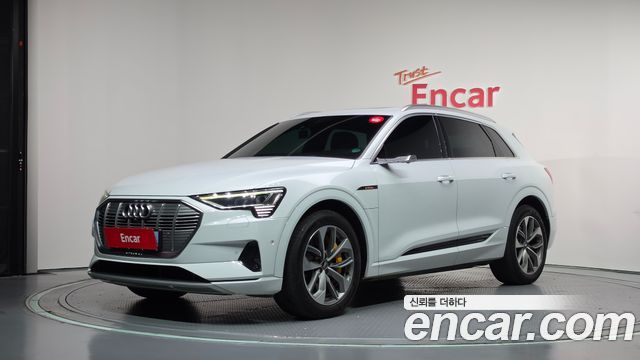Audi e-tron 2020 — photo 1