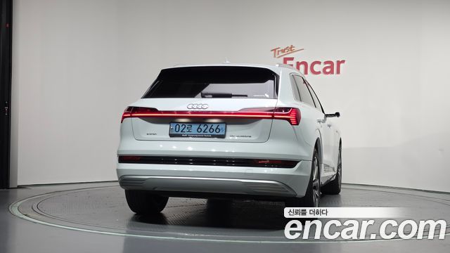 Audi e-tron 2020 — photo 4