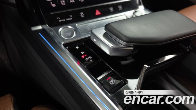 Audi e-tron 2020 — photo 9