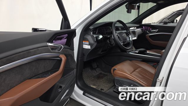 Audi e-tron 2020 — photo 10