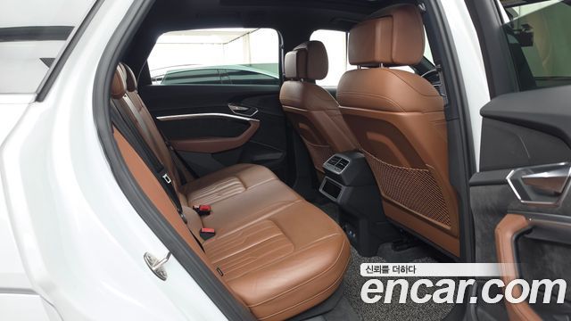 Audi e-tron 2020 — photo 12