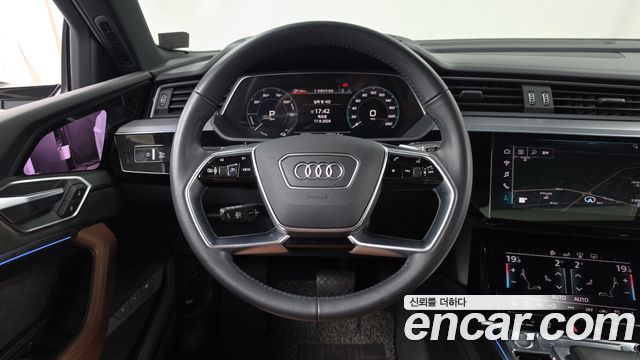 Audi e-tron 2020 — photo 13