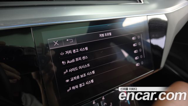 Audi e-tron 2020 — photo 16